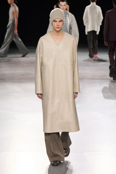 Look 48